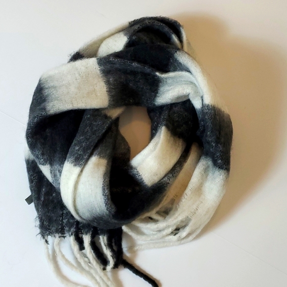 Express black and withe buffalo plaid scarf - Picture 1 of 7
